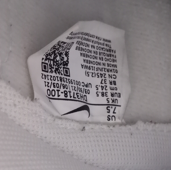 Nike Dunks 🤍 (Trades Welcome) - Picture 5 of 6